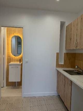 Une image contenant mur, intrieur, Cabinet, vier

Le contenu gnr par lIA peut tre incorrect.