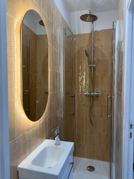 Une image contenant intrieur, mur, Appareil sanitaire, Accessoire de salle de bain

Le contenu gnr par lIA peut tre incorrect.