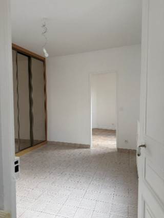 Une image contenant mur, intrieur, btiment, Revtement de sol

Le contenu gnr par lIA peut tre incorrect.